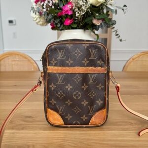 ✅AUTHENTIC✅LOUIS VUITTON DANUBE BAG